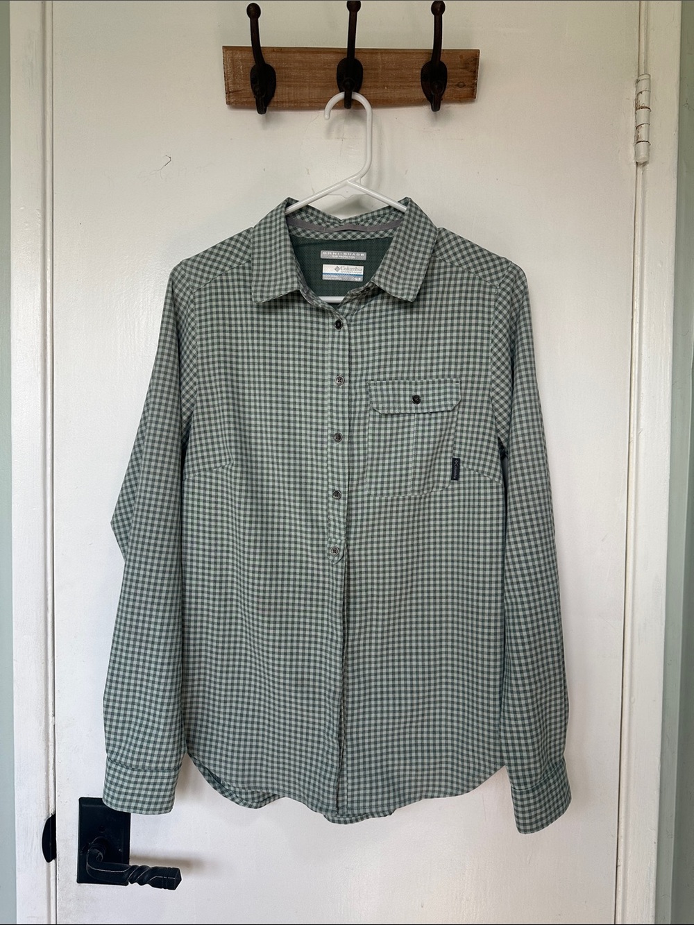 Columbia woman’s Sage Green Gingham Button-Down sun Shirt